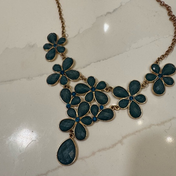 Ann Taylor Jewelry - Chunky Floral Teal Necklace Millennial